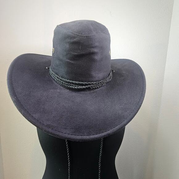 Lot of Two Women's Black Hats- Estimated Retail- $60 - Picture 1 of 6